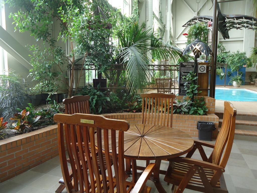 Hotel L'Oiseliere Lévis Buitenkant foto